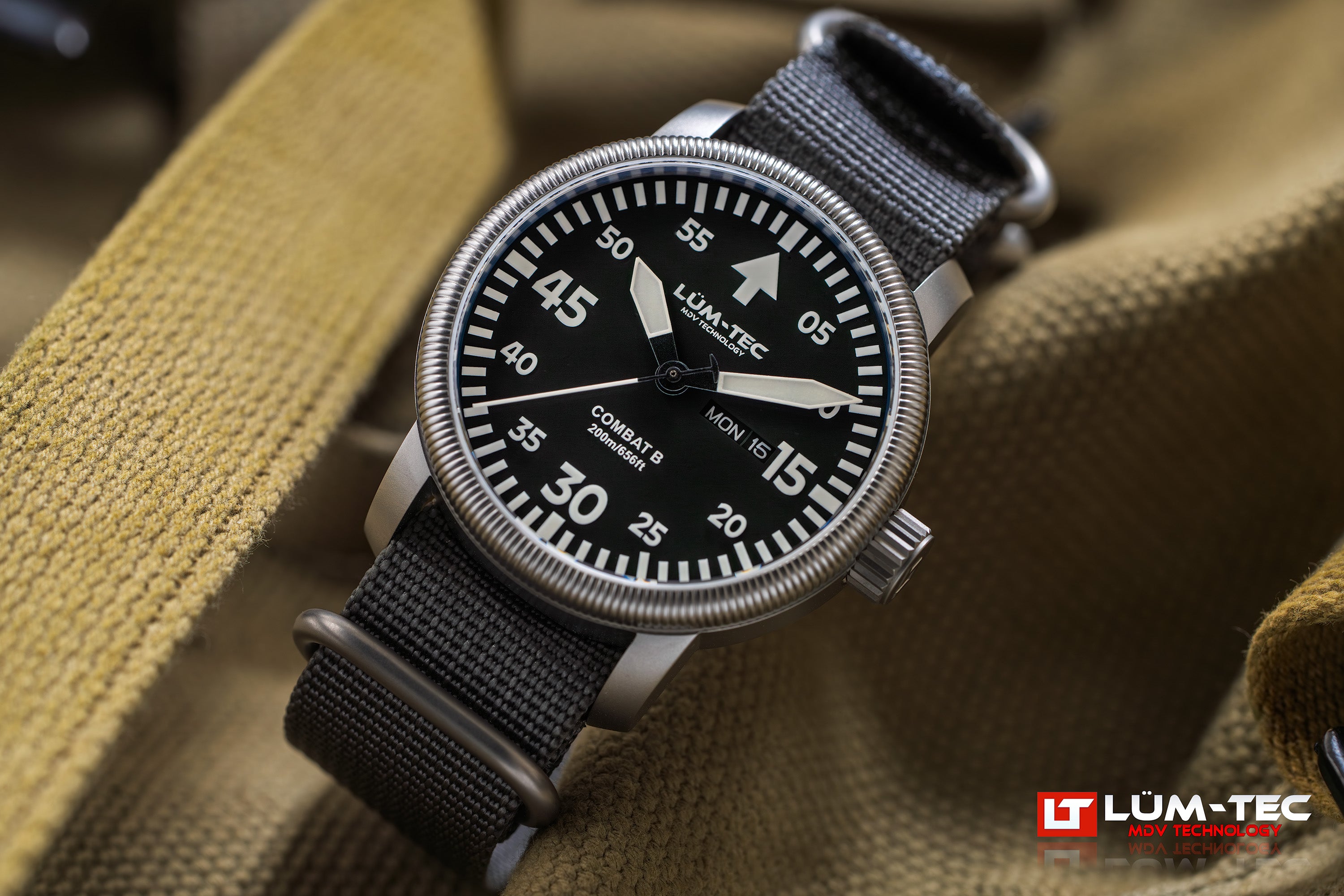 Combat B67 Day Date – LÜM-TEC
